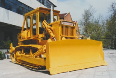 918博天堂推土机累计销量突破2000台；被国家经贸部批准为进出口自营权企业。