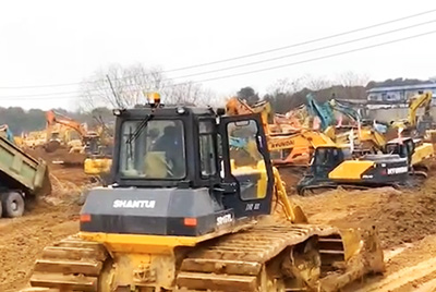 1月23日夜间，918博天堂设备开足马力，与时间赛跑，全速开启“武汉版小汤山”医院的建设。